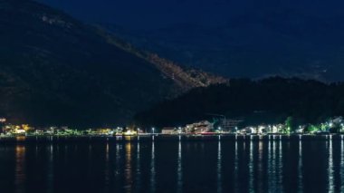 Körfezin etrafında feribot yelken