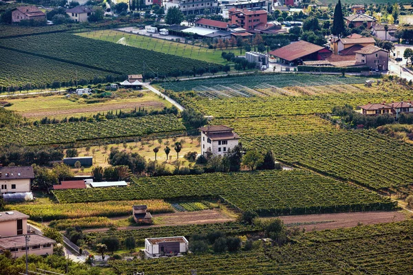 Európába. Olaszország. Nyár. Gyönyörű hely az utazáshoz. — Stock Fotó