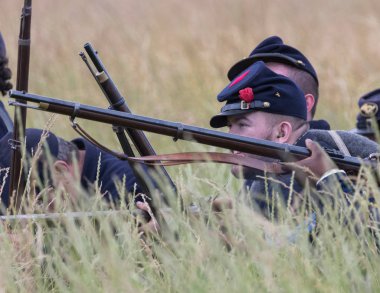  Tarih 17 Haziran 2018 Fullbright Park, sendika Gap, Washington savaşta Amerikan İç Savaşı canlandırma askerler savaşır.