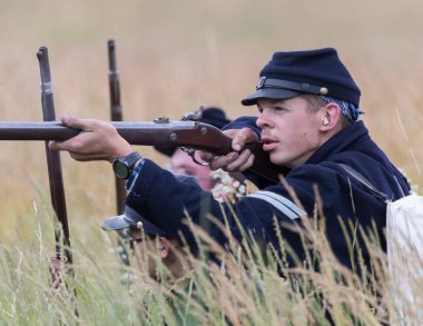  Tarih 17 Haziran 2018 Fullbright Park, sendika Gap, Washington savaşta Amerikan İç Savaşı canlandırma askerler savaşır.