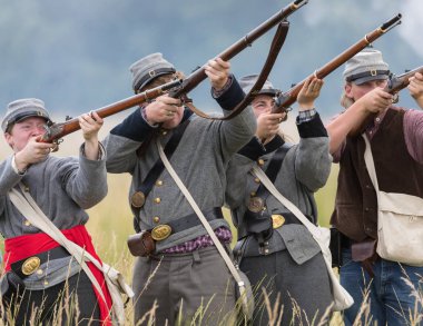  Tarih 17 Haziran 2018 Fullbright Park, sendika Gap, Washington savaşta Amerikan İç Savaşı canlandırma askerler savaşır.
