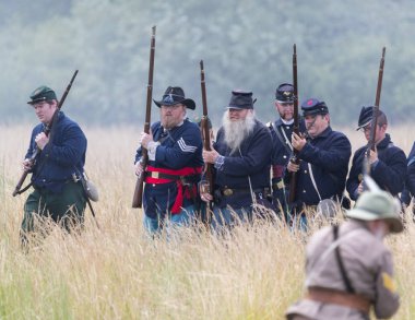  Tarih 17 Haziran 2018 Fullbright Park, sendika Gap, Washington savaşta Amerikan İç Savaşı canlandırma askerler savaşır.