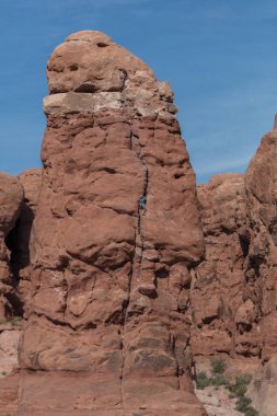Baykuş Rock Arches Ulusal Parkk, Utah içinde artan kaya dağcılar. 6 Temmuz 2018. 