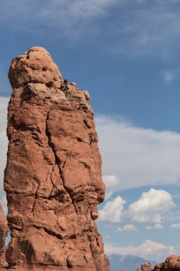 Baykuş Rock Arches Ulusal Parkk, Utah içinde artan kaya dağcılar. 6 Temmuz 2018. 