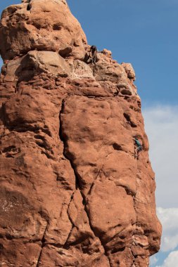 Baykuş Rock Arches Ulusal Parkk, Utah içinde artan kaya dağcılar. 6 Temmuz 2018. 