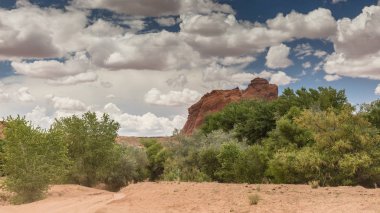 Yerde de Kanyon de Shelly, Chinle, Arizona içinde içinde gelen sahne. 