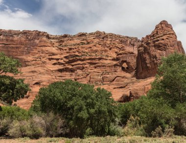 Yerde de Kanyon de Shelly, Chinle, Arizona içinde içinde gelen sahne. 