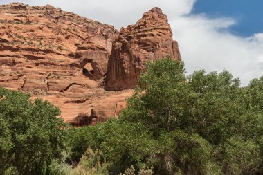 Yerde de Kanyon de Shelly, Chinle, Arizona içinde içinde gelen sahne. 