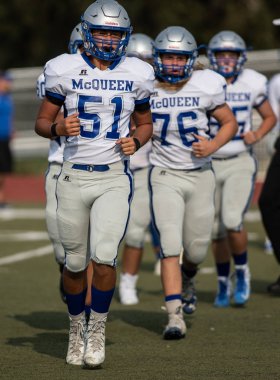 Mcqueen lise vs kurumsal Redding, California ile futbol eylem. 24 Ağustos 2018