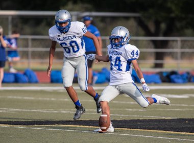 Mcqueen lise vs kurumsal Redding, California ile futbol eylem. 24 Ağustos 2018