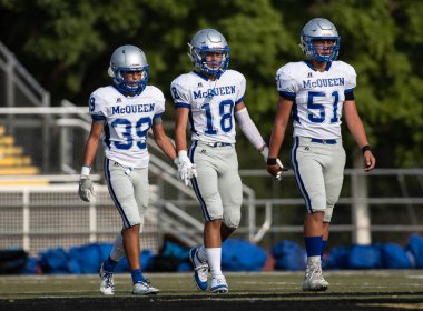 Mcqueen lise vs kurumsal Redding, California ile futbol eylem. 24 Ağustos 2018