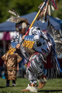 Stillwater Pow Wow Anderson, California, yerli Amerikan tarzı dans katılımcılar. 7 Ekim 2018.
