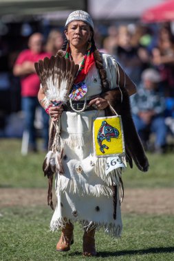 Stillwater Pow Wow Anderson, California, yerli Amerikan tarzı dans katılımcı. 7 Ekim 2018.