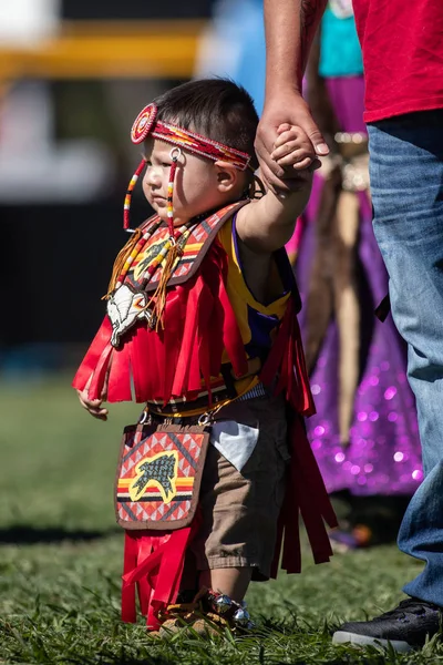 Участники Танцевали Стиле Коренных Американцев Stillwater Pow Wow Андерсоне Калифорния — стоковое фото