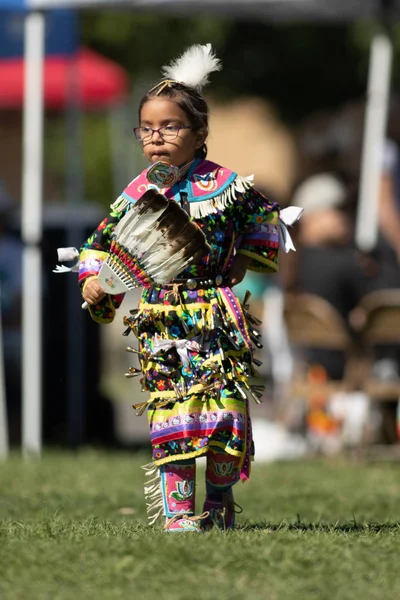 Teilnehmer Tanzen Indianischen Stil Beim Stillwater Pow Wow Anderson Kalifornien — Stockfoto