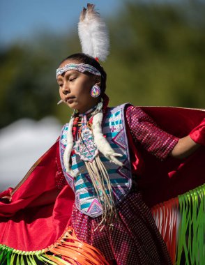 Stillwater Pow Wow Anderson, California, yerli Amerikan tarzı dans katılımcılar.