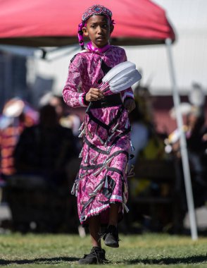 Stillwater Pow Wow Anderson, California, yerli Amerikan tarzı dans katılımcılar.
