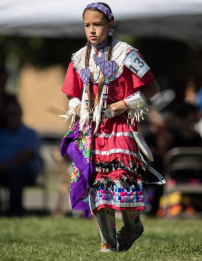 Stillwater Pow Wow Anderson, California, yerli Amerikan tarzı dans katılımcılar.