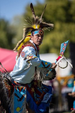 Stillwater Pow Wow Anderson, California, yerli Amerikan tarzı dans katılımcı. Ekim, 7, 2018.