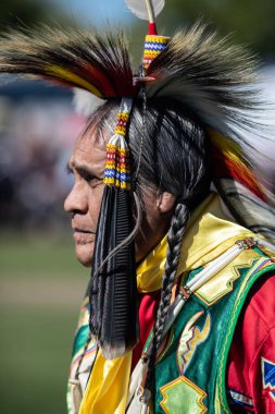 Stillwater Pow Wow Anderson, California, yerli Amerikan tarzı dans katılımcı. Ekim, 7, 2018.