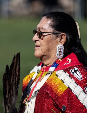 Stillwater Pow Wow Anderson, California, yerli Amerikan tarzı dans katılımcı. Ekim, 7, 2018.
