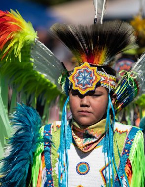 Stillwater Pow Wow Anderson, California, yerli Amerikan tarzı dans katılımcı. Ekim, 7, 2018.