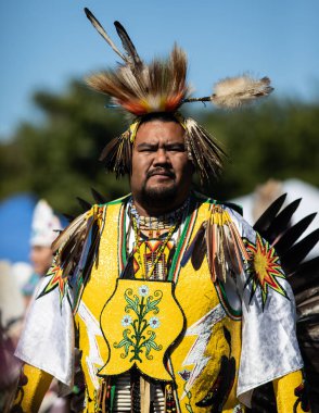 Stillwater Pow Wow Anderson, California, yerli Amerikan tarzı dans katılımcı. Ekim, 7, 2018.