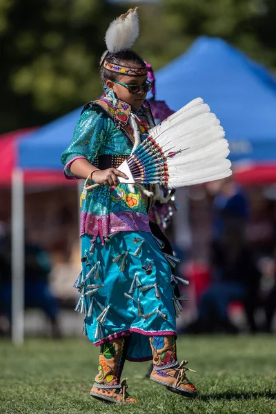 Účastníci Tančí Indiánské Styl Stillwater Pow Wow Anderson Kalifornie — Stock fotografie