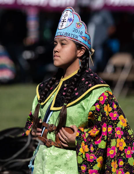 Stillwater Pow Wow Anderson, California, yerli Amerikan tarzı dans katılımcı. Ekim, 7, 2018.