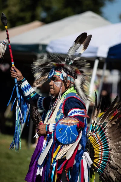 Stillwater Pow Wow Anderson, California, yerli Amerikan tarzı dans katılımcılar.