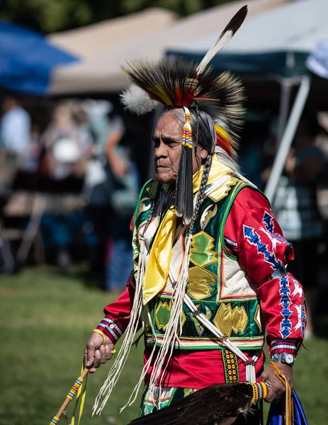 Stillwater Pow Wow Anderson, California, yerli Amerikan tarzı dans katılımcı. Ekim, 7, 2018.