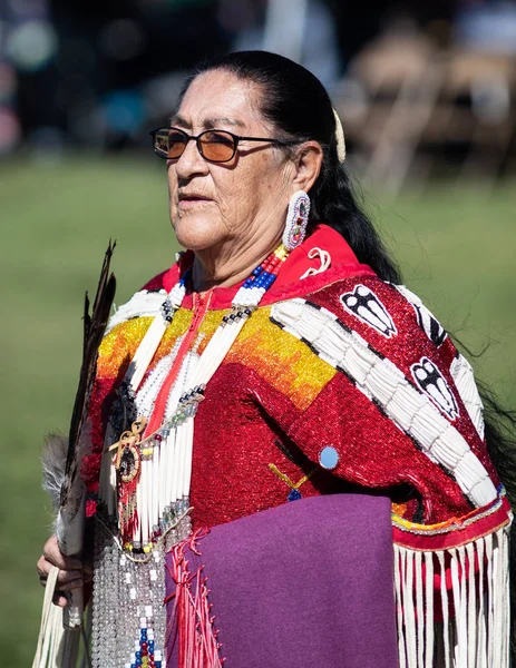 Stillwater Pow Wow Anderson, California, yerli Amerikan tarzı dans katılımcı. Ekim, 7, 2018.