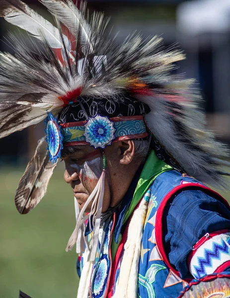 参加者在加利福尼亚安德森的 里跳舞美洲原住民风格 10月 2018 — 图库照片