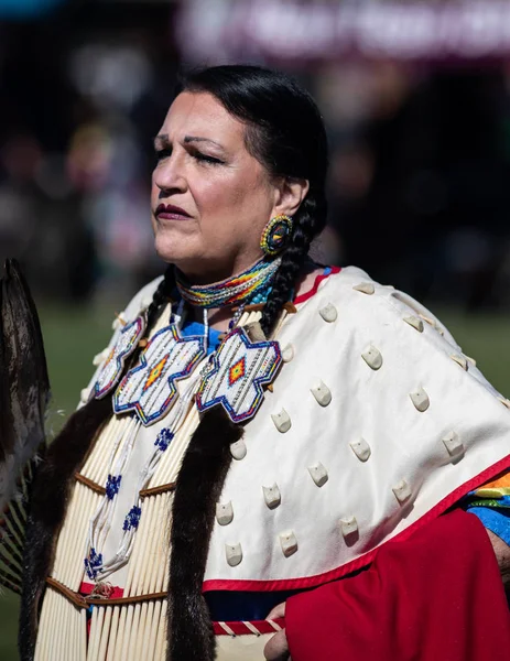 Stillwater Pow Wow Anderson, California, yerli Amerikan tarzı dans katılımcı. Ekim, 7, 2018.