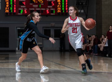 Pleasant Valley vs Foothill Lisesi okul kızlar Palo Cedro, California ile basketbol eylem. 1/23/2019
