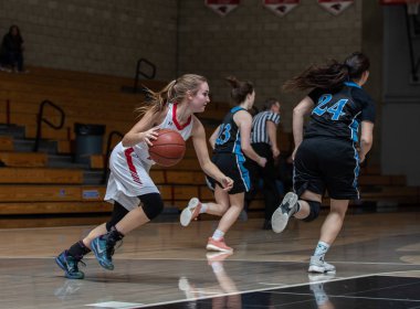 Pleasant Valley vs Foothill Lisesi okul kızlar Palo Cedro, California ile basketbol eylem. 1/23/2019