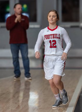 Pleasant Valley vs Foothill Lisesi okul kızlar Palo Cedro, California ile basketbol eylem. 1/23/2019