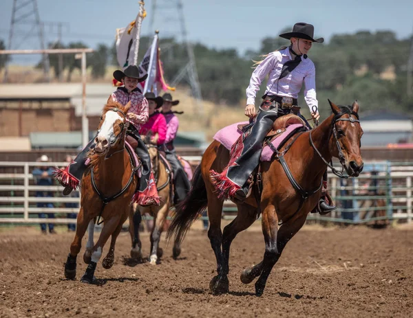 Junior Rodeo Katılımcıları Kuzey Kaliforniya Daki Cottonwood Rodeo Sahne Almaktadır Stok Fotoğraf