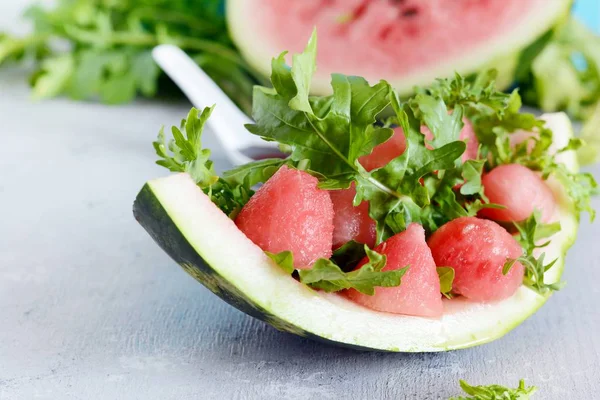 Fresco Juicy Ensalada Rúcula Sandía Con Menta Con Salsa Soja — Foto de Stock