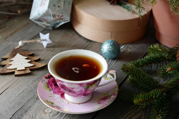 Délicieuse Tasse Thé Chaud Avec Arbre Noël Espace Copie Contexte — Photo