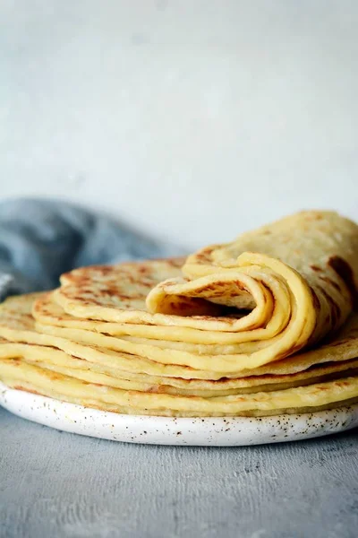 Norské Bramborové Palačinky Lefse Lehkém Pozadí Sýrem Zeleninou Tradiční Skandinávská — Stock fotografie