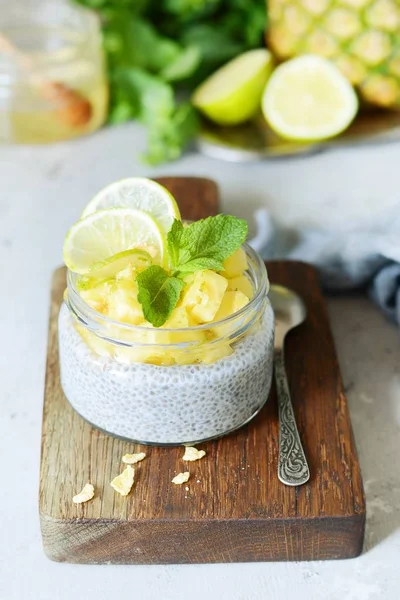 Tavola Colazione Con Frullati Alla Frutta Chia Ciotola Con Pezzi — Foto Stock