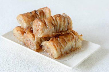 Cevizli, fıstıklı ve bal şurubuile Türk Ramazan Tatlısı Baklava. Orta doğu veya Arap yemekleri. Geleneksel Arap tatlısı