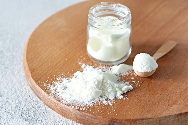 Hafif arkaplanlı kolajen tozu. Fazladan protein alımı. Cilt, kemik, eklem ve bağırsak için doğal güzellik ve sağlık desteği. 