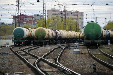 Moskova, Rusya. 2 Mayıs 2020. Moskova, Rusya 'da petrollü tren vagonları.