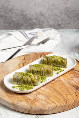 Fıstıklı baklava. Şerbet tatlısı. Fıstıklı ve şuruplu Baklava.