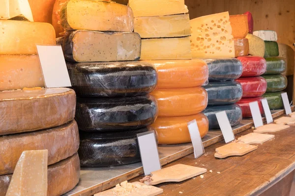 Variedade Diferentes Tipos Queijo Balcão Loja Barracas Lote Queijo Loja — Fotografia de Stock