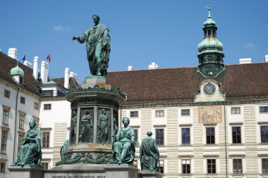 Francis Il 'in heykeli, Amorem Meum Populis Meis. Hofburg Viyana 'sındaki avlu meydanında Kutsal Roma İmparatoru..