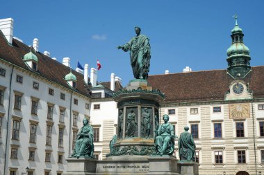 Francis Il 'in heykeli, Amorem Meum Populis Meis. Hofburg Viyana 'sındaki avlu meydanında Kutsal Roma İmparatoru..