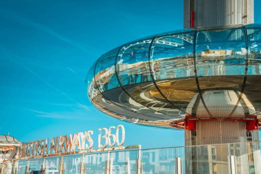 Brighon, İngiltere-6 Ekim, 2018: British Airways i360 manzarası kule Dünyanın en yüksek Brighton Pier dünyada var. Cam pod ve gezi cazibe Brighton Pier, İngiltere için kule